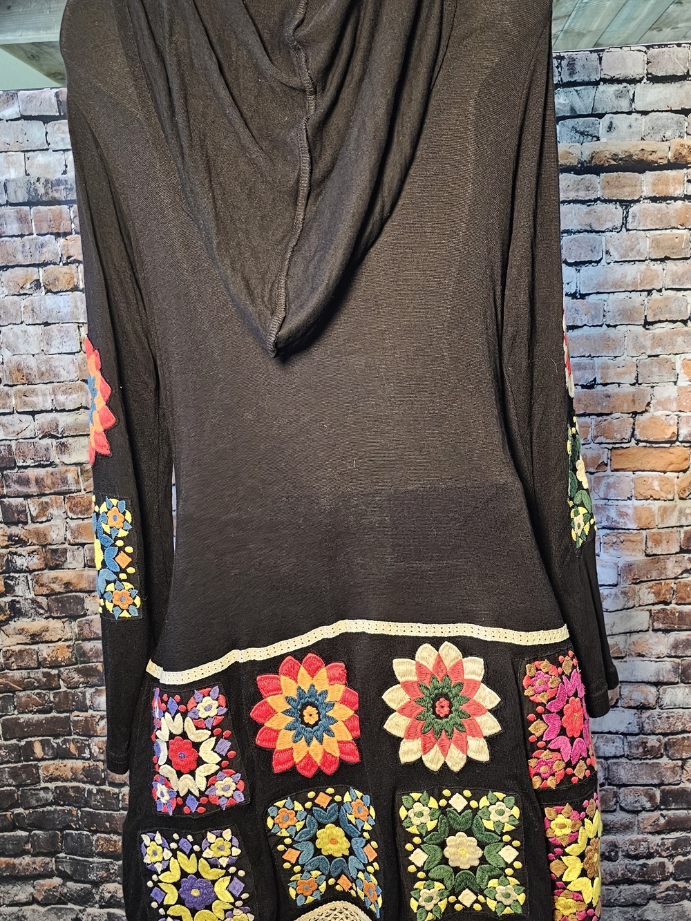 Judith March Black Embroidered Floral Hooded Cardigan Sz M Boho Fringe Festival - Picture 4 of 5
